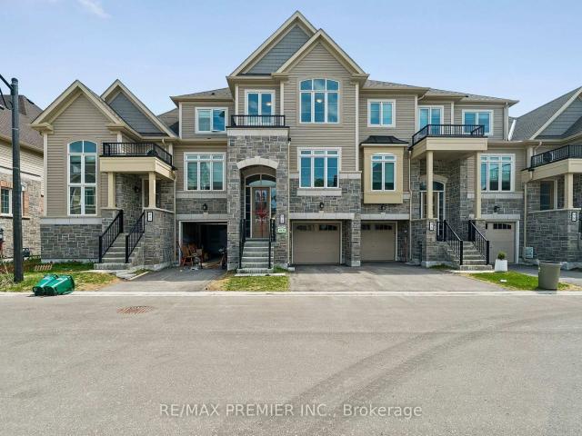 94 Lyall Stokes Circle, East Gwillimbury | For Sale @ $720,000 | Condos. Ca