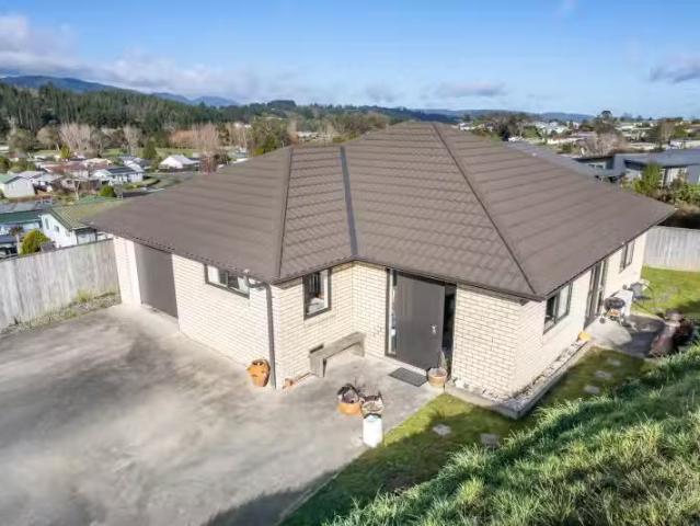 94 Sunstone Crescent, Timberlea, Upper Hutt City