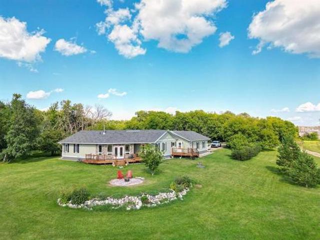 95033 W Road, Strathclair, MB, R0J 1Z0 Luxury House for sale | Listing ID 202620 | Royal LePage Carriage Trade Luxury Properties