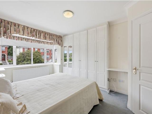 950,000 | 9 The Court, Donnybrook Castle, Donnybrook, Dublin 4 Owen Reilly 5010 MyHome. Ie Residential