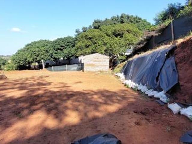 950 m² Land available in Seaward Estates