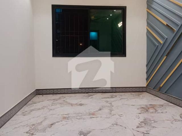 950 SQFT Apartment For Sale