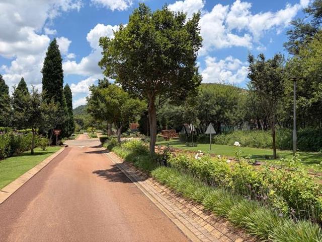 953 m² Land available in Estate D Afrique
