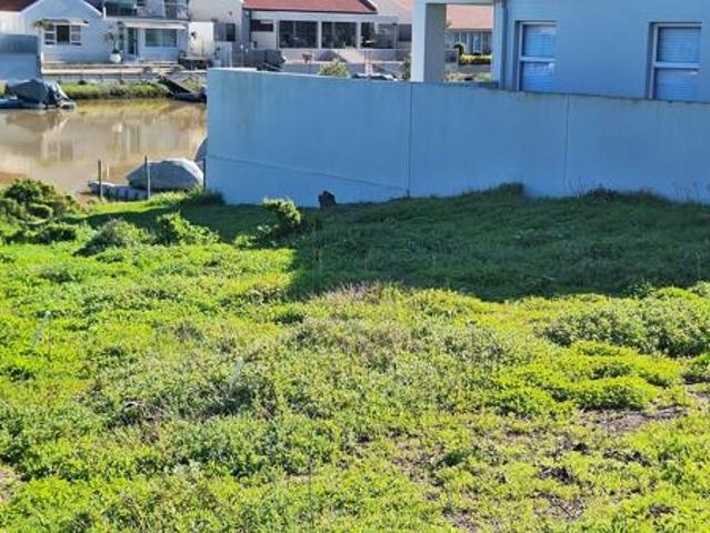 957 m² Land available in Port Owen