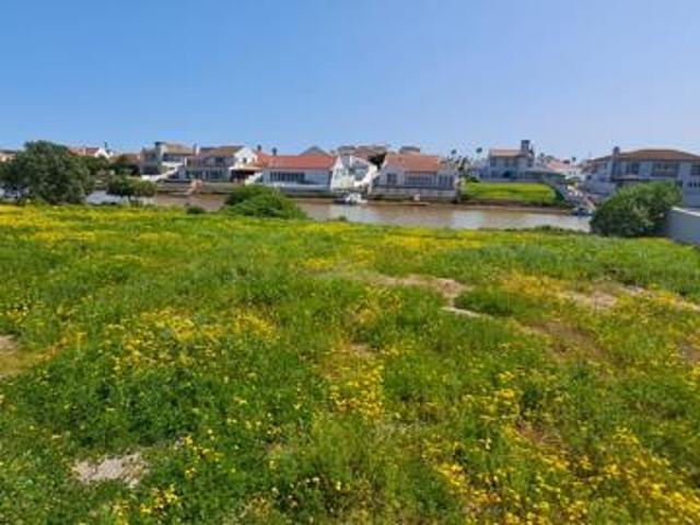 958 m² Land available in Port Owen