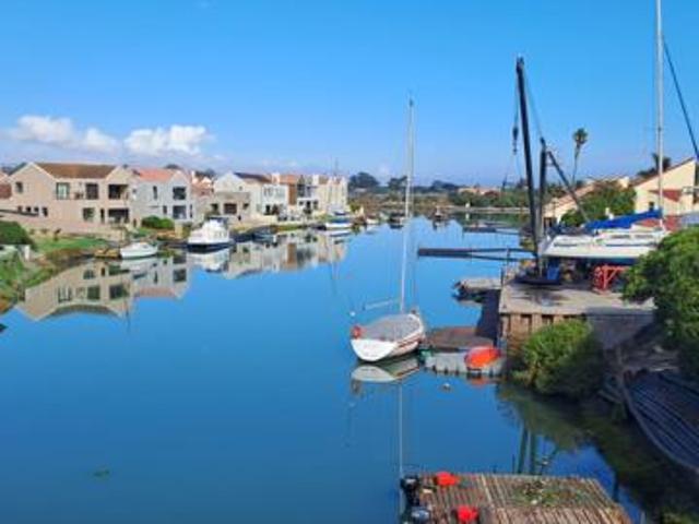 958 m² Land available in Port Owen