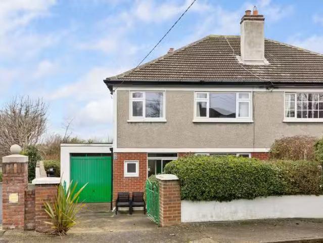 95 Foxrock Park, Foxrock, Foxrock, Dublin 18, D18X2N3 is for s.