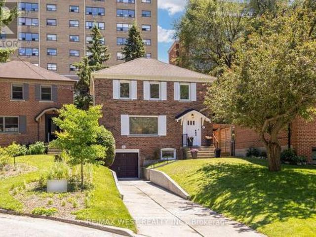 95 Glen Davis Crescent, Toronto, ON, M4E 1X7 house for sale | Listing ID E13475 | Royal LePage