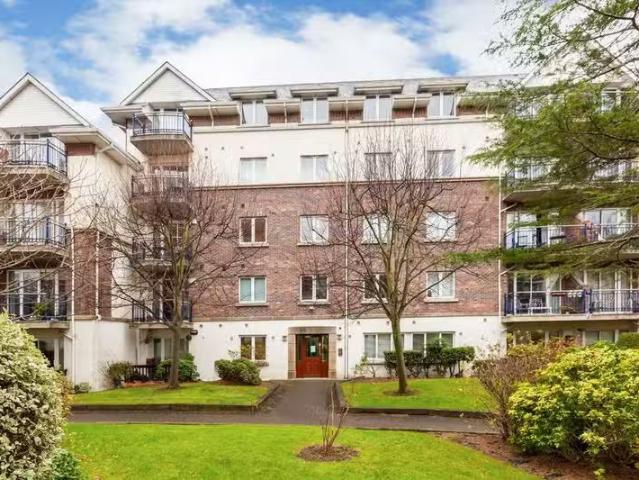 95 Hampton Square, Navan Road, Dublin 7, D07DV35 is for sale