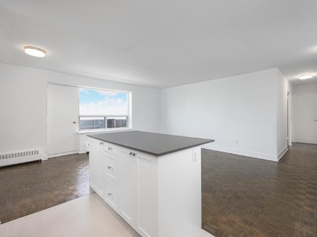 95 Paisley Boulevard West 2 Bedroom Apartment for Rent at 95 Paisley Blvd W, Mississauga, ON L5B 1E7 Cooksville
