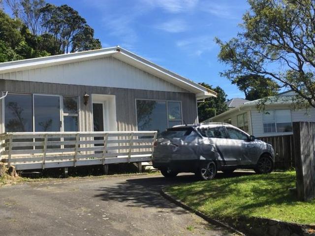 95A Stewart Drive, Newlands, Wellington City
