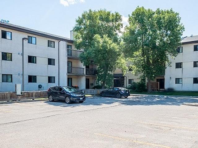 960 Chancellor Dr 2 Bedroom