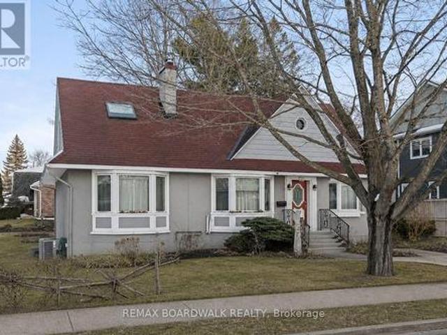 961 Kingsmere Avenue, Ottawa, ON, K2A 3K3 house for sale | Listing ID X13073 | Royal LePage