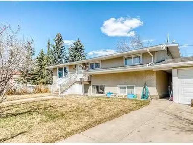 9645 Hillcrest Drive, Grande Prairie, AB, T8V 1A9 house for.