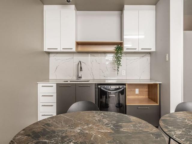 9675 Av. Papineau