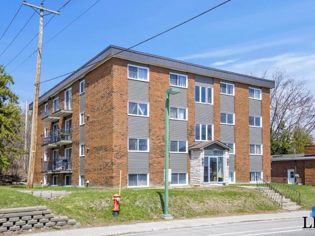 96 Boul. du Mont Bleu 96 12 Apartment for Rent