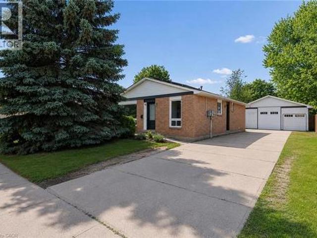 96 Pathfinder Crescent, Kitchener, ON, N2P 1S6 house for sale | Listing ID 40841 | Royal LePage