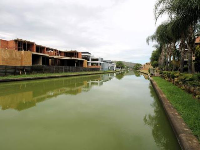 971 m² Land available in The Island Estates