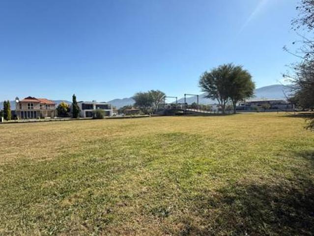 973 m² Land available in The Island Estates
