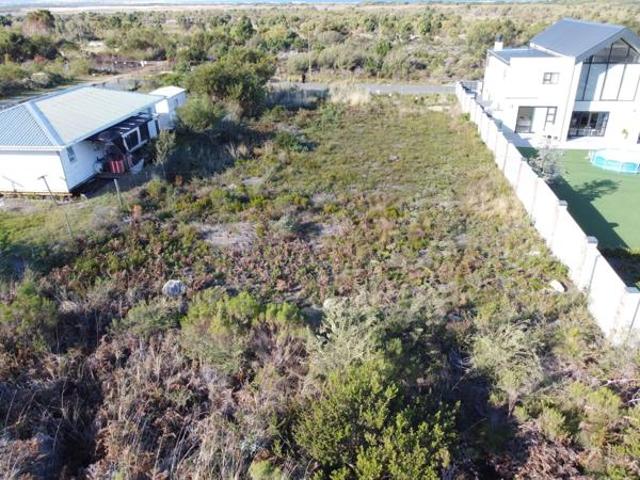 973 m² Land available in Kleinmond