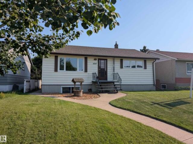 9747 66 Avenue Nw, Edmonton, AB, T6E 0M4 house for sale | Listing ID E4501 | Royal LePage