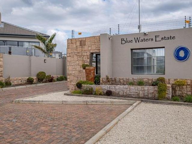 975 m² Land available in Jeffreys Bay Central