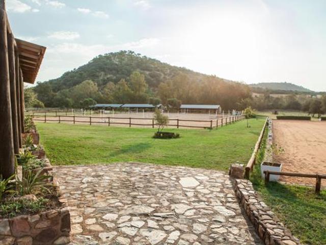 975 m² Land available in Redstone Country Estate