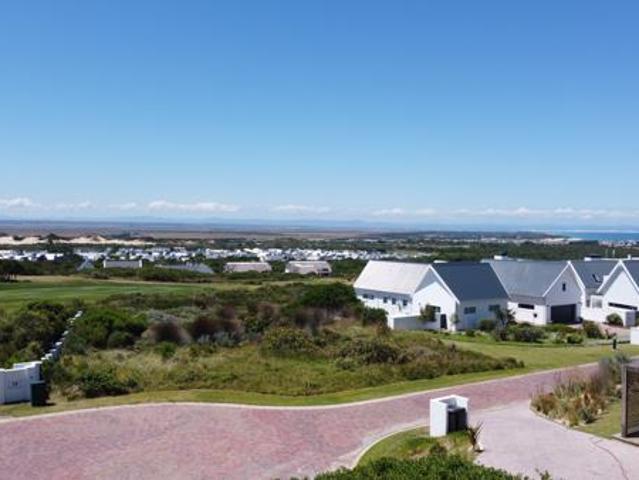 975 m² Land available in St Francis Links Golf Estate