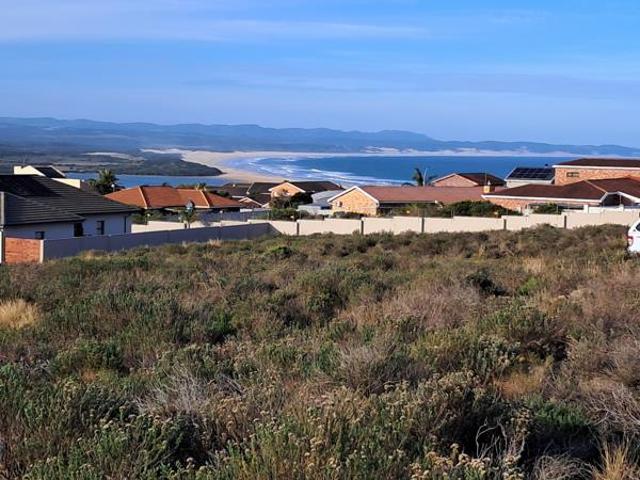 976 m² Land available in Jeffreys Bay Central
