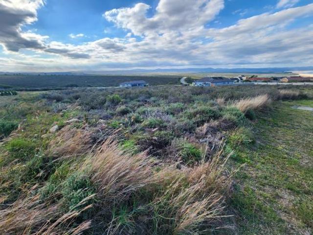 976 m² Land available in Jeffreys Bay Central