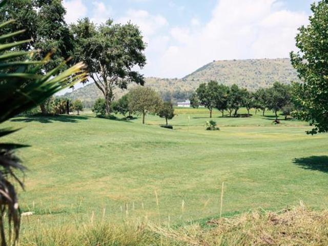 980 m² Land available in The Island Estates