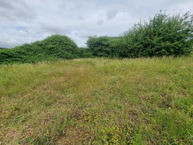 980 m² Land available in Bendor
