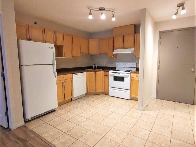 9810 96 Street Center Court 2 Bedroom & 2 Bathroom Condo [object Promise] for Rent