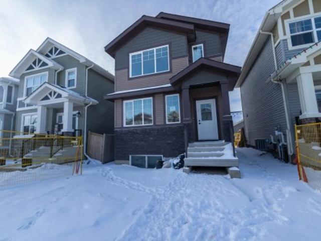 9811 Avenue, Morinville, AB, T0A 0K0 house for sale | Listing ID E4479 | Royal LePage