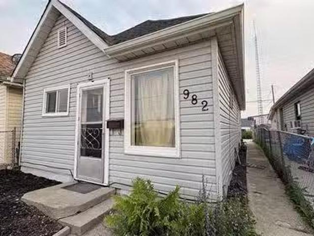 982 Alexander Ave, Winnipeg, MB, R3E 1K2 house for sale Lis.