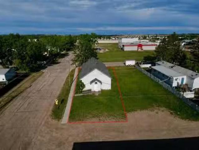 9832 99 Street, Wembley, AB, T0H 3S0 vacant land for sale L.