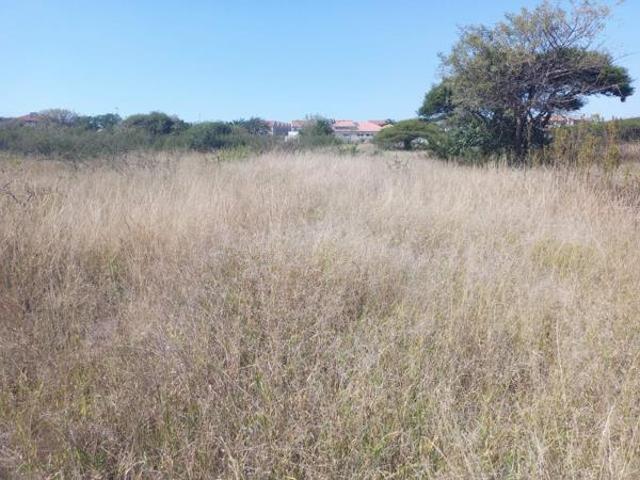 983 m² Land available in Bendor