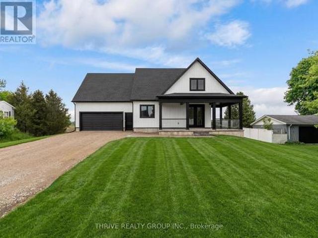 9887 Eric Street, Lambton Shores Walden, ON, N0M 2N0 house for sale | Listing ID X13463 | Royal LePage