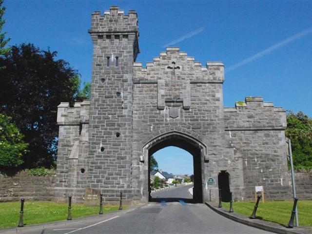 98,000 | Apartment 5 Earls Mews, Ballina, Mayo Fox & Gallagher 4980 MyHome. Ie Residential