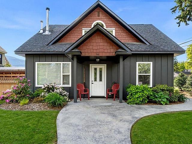 98 2nd Avenue Nw Nakusp, British Columbia