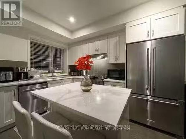 98 William Duncan Road E, Toronto, ON, M3K 0C7 house for sal.