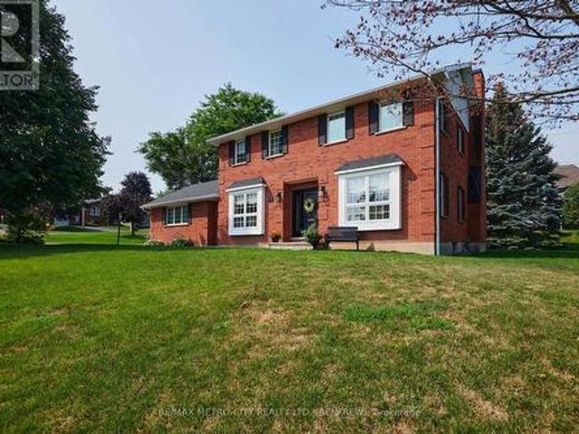 98 Erindale Avenue, Renfrew, ON, K7V 4H7 house for sale | Listing ID X13615 | Royal LePage