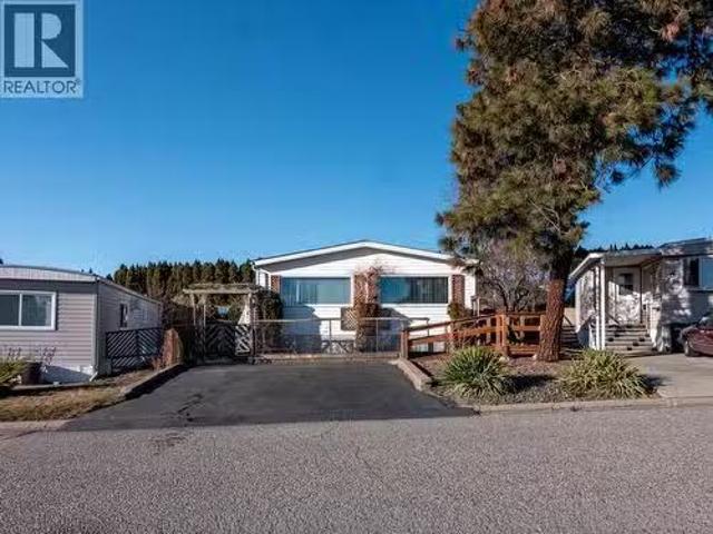 98 Okanagan Avenue E Unit# 11, Penticton, BC, V2A 3J5 house.