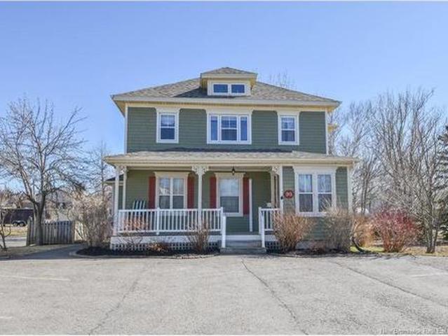 98 Saint Pierre Ouest Blvd, Caraquet, NB, E1W 1B6 house for sale | Listing ID NB145283 | Royal LePage