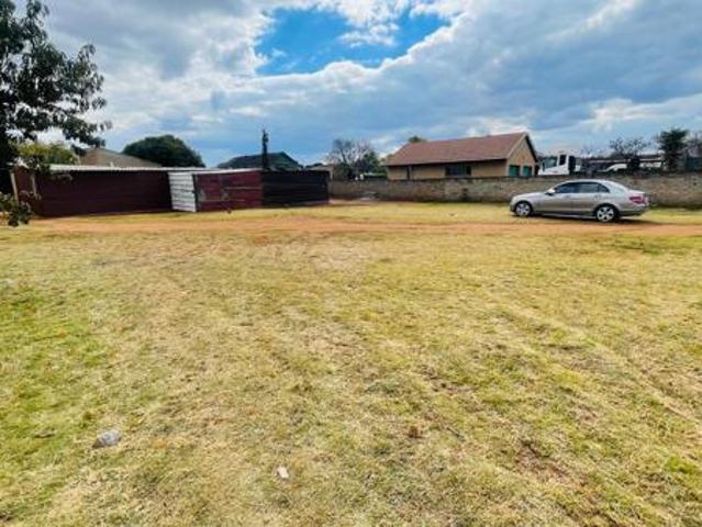 990 m² Land available in Noldick