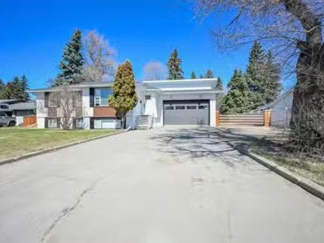 9910 105 Avenue, Grande Prairie, AB, T8V 1G9 house for sale.