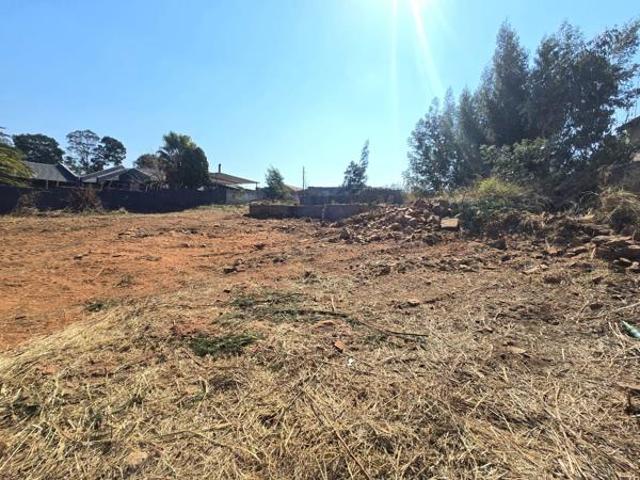 991 m² Land available in Golf View