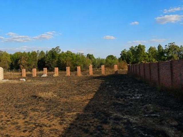 991 m² Land available in Golf View