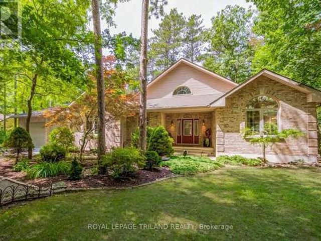 9958 Riverview Road, Lambton Shores Grand Bend, ON, N0M 1T0 house for sale | Listing ID X13704 | Royal LePage