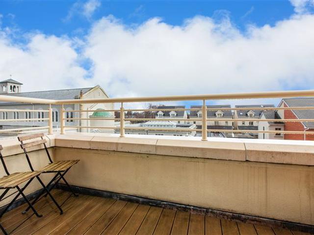 995,000 | 45 College Square, Wainsfort Manor Drive, Terenure, Dublin 6W Eoin O'Neill Property Advisers 4986 MyHome. Ie Residential